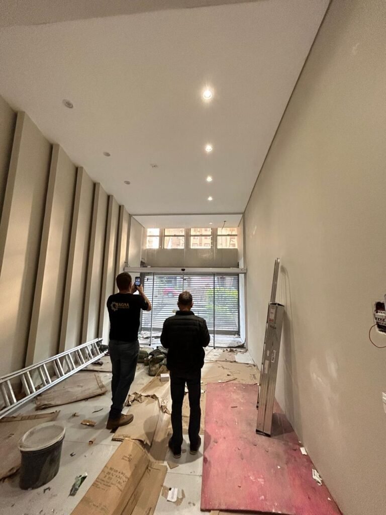 Acompanhamento técnico. Revitalização hall de entrada Cond. Albert Sabin, em Porto Alegre.